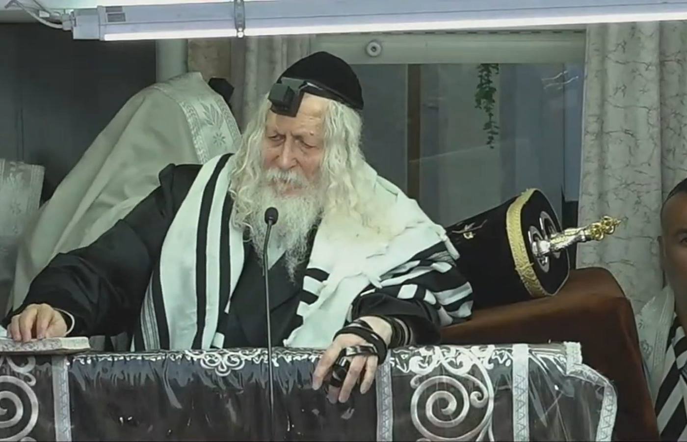 סיקור נרחב מקיבוץ יום הכיפורים בצילו של מורינו הרב שליט"א