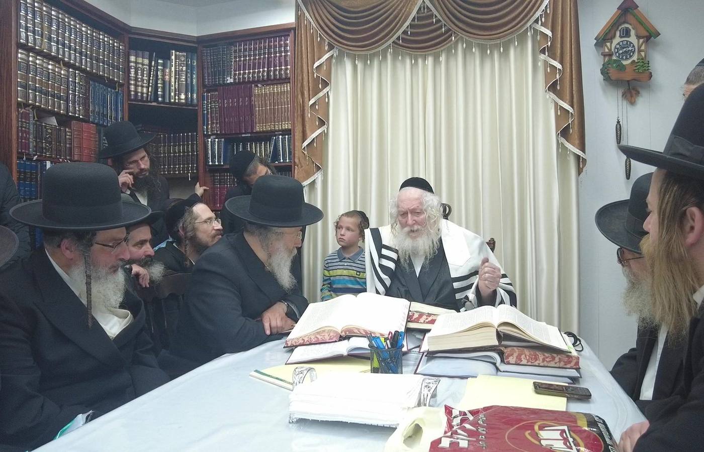 בכולל ברסלב "שובו בנים" בעיר העתיקה ציינו ארבעים שנה לכניסה לבניין הישיבה, יחד עם שיעור ממורינו הרב שליט"א לאברכי הכולל