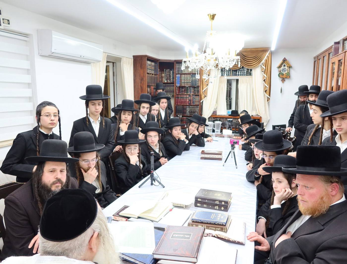מכינה לישיבה בתלמוד תורה 'נחמת ציון' בשיעור בקודש פנימה