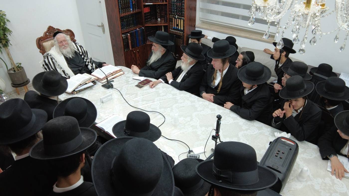 שיעור לישיבה גדולה חכמה ודעת במעונו של מורינו הרב שליט"א