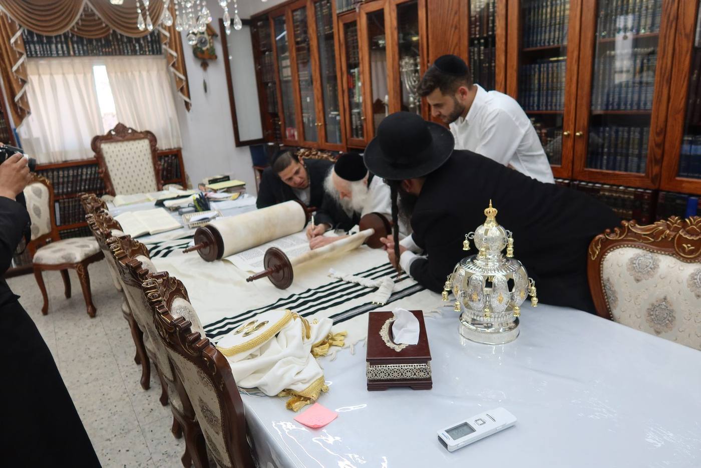 מעמד סיום כתיבת האותיות לבית הכנסת 'מאור הנחל'