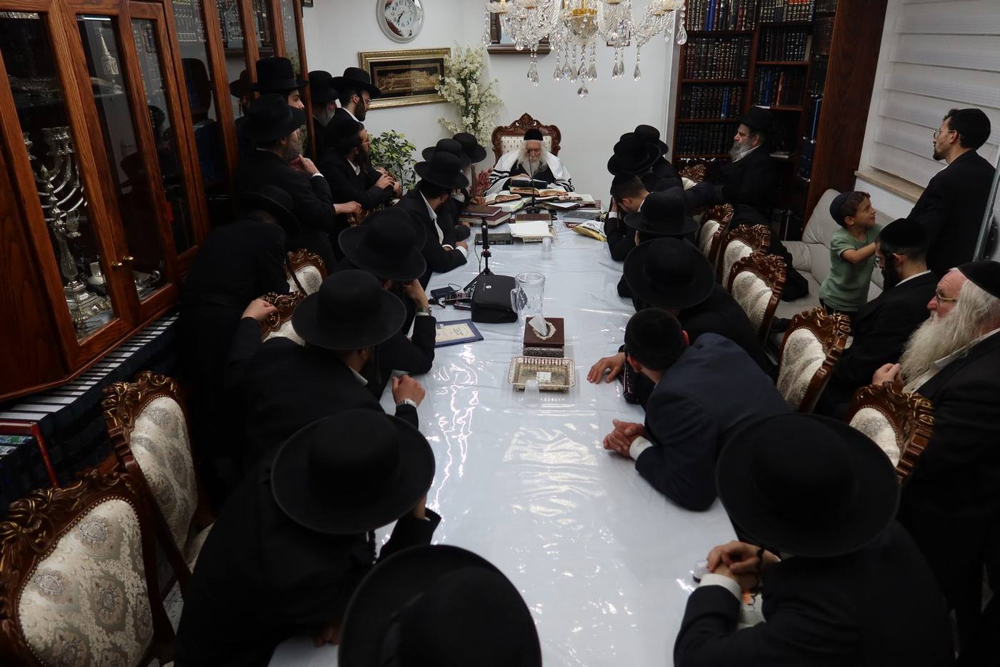 שיעור לכולל אברכים שע"י מוסדות 'נחלי נצח' במעונו של מורינו הרב שליט"א