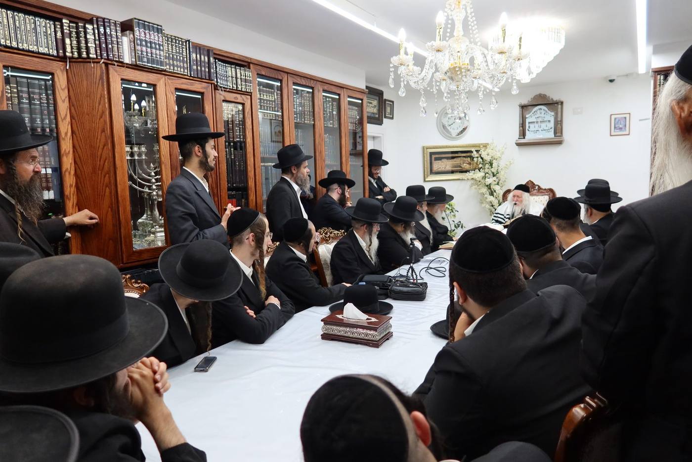 שיעור במעונו של מורינו הרב שליט"א לאברכי כולל שערי הוראה
