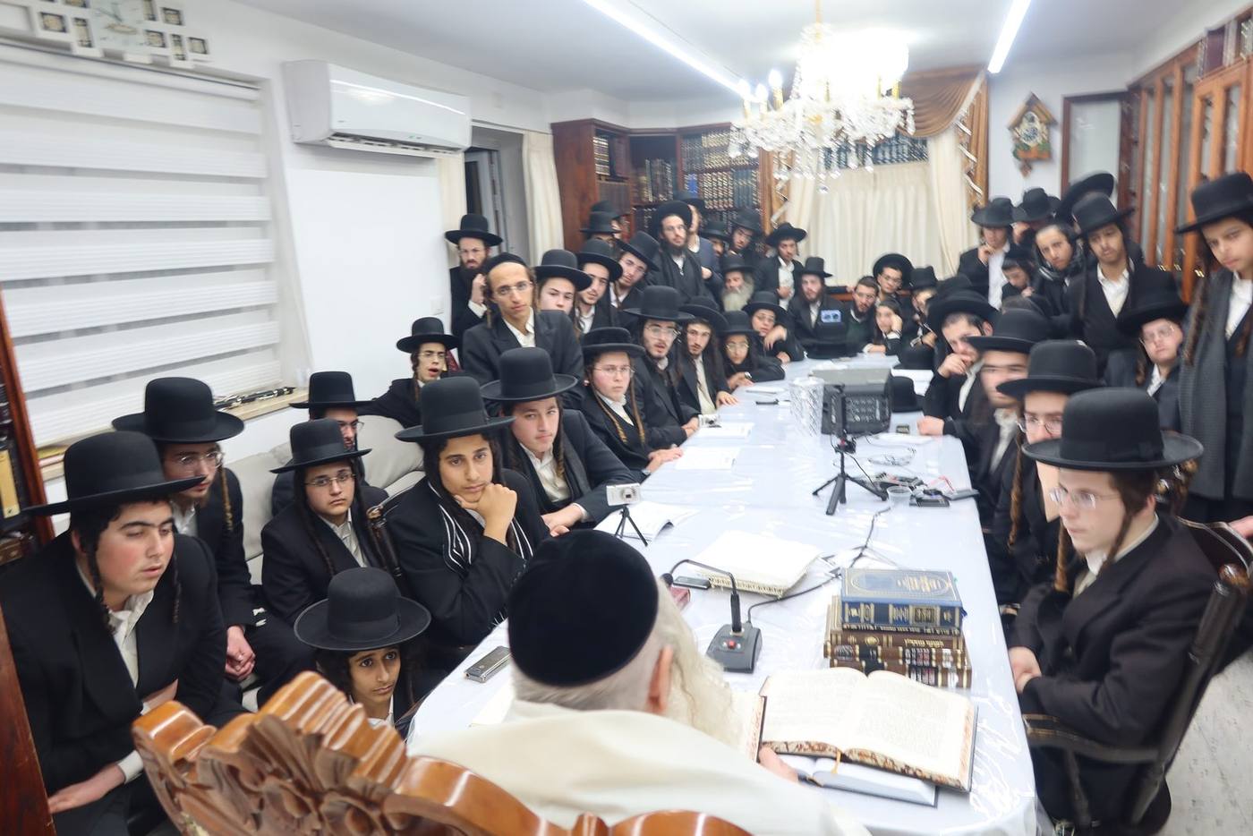 חבורת בני הנעורים בהשתתפות מורינו הרב שליט"א לחבורת הבחורים מבני ברק