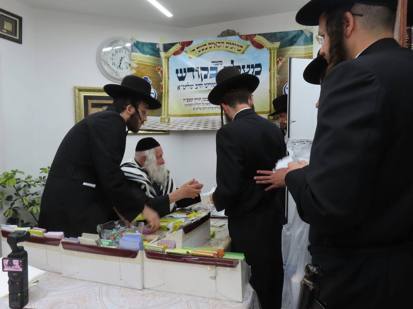 מאות מאנ"ש בקבלת חיזוק בלימוד התורה לקראת זמן חורף בקודש פנימה