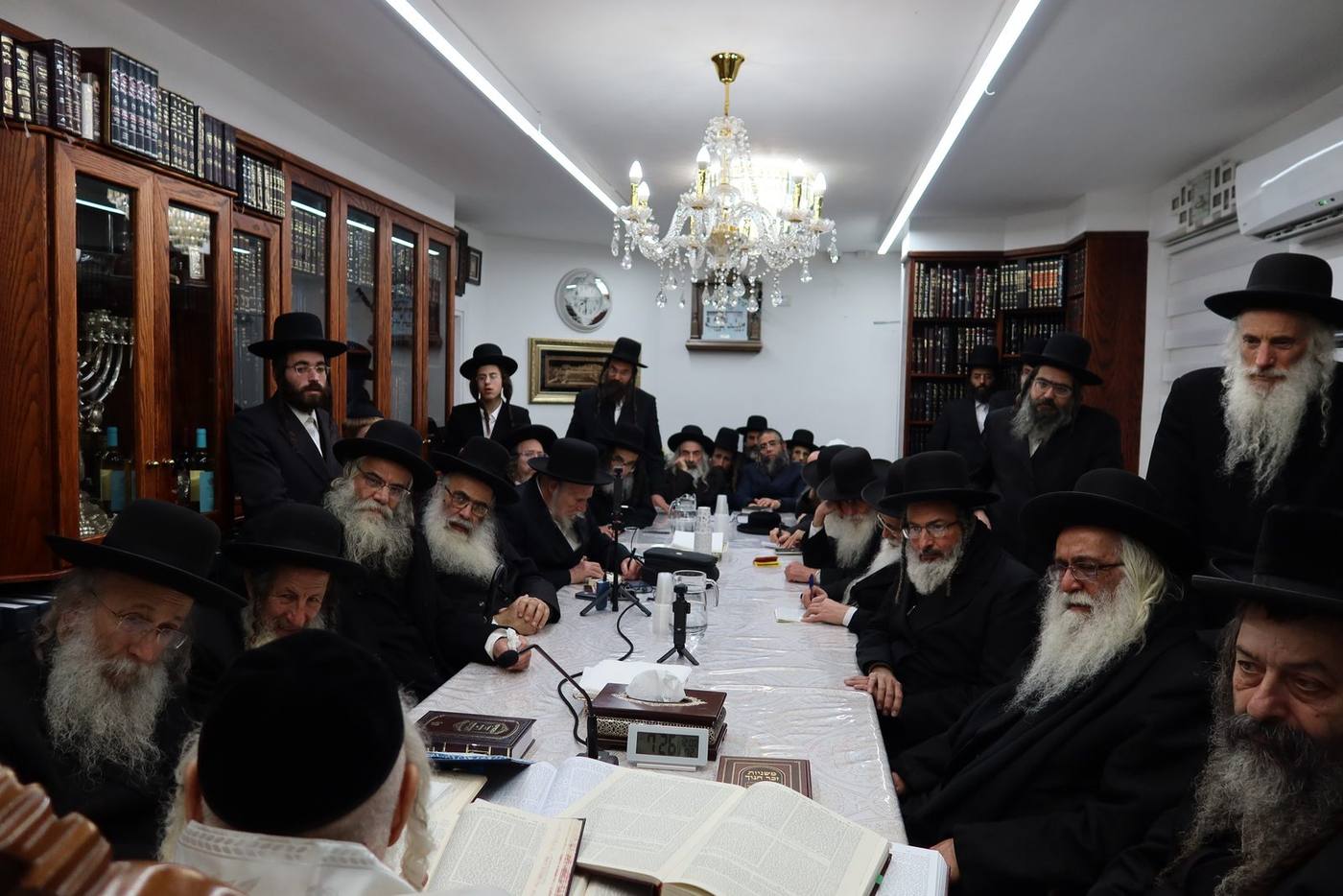 מעמד ליל ט"ו בשבט לזקני התלמידים במעונו של מורינו הרב שליט"א