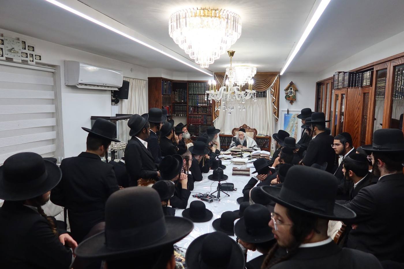 שיעור בקודש פנימה לבחורי ישיבת ׳נחלי התורה׳