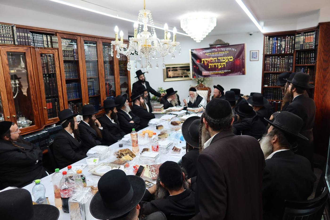 בהשתתפות דיינים ומוצי"ם: מעמד מיוחד של חלוקת תעודות לאברכי כולל הוראה שע"י מוסדות שובו בנים
