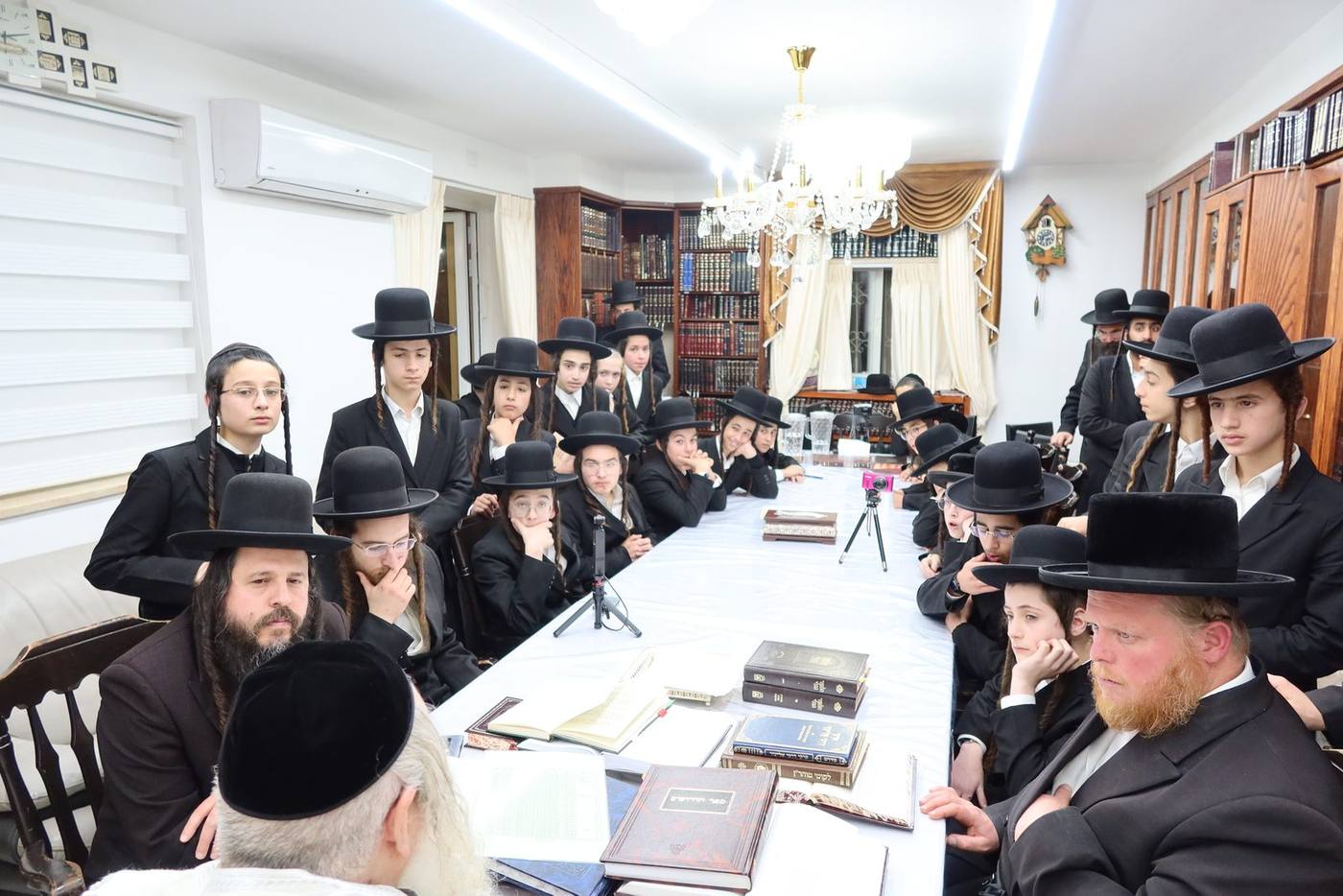 מכינה לישיבה בתלמוד תורה 'נחמת ציון' בשיעור בקודש פנימה